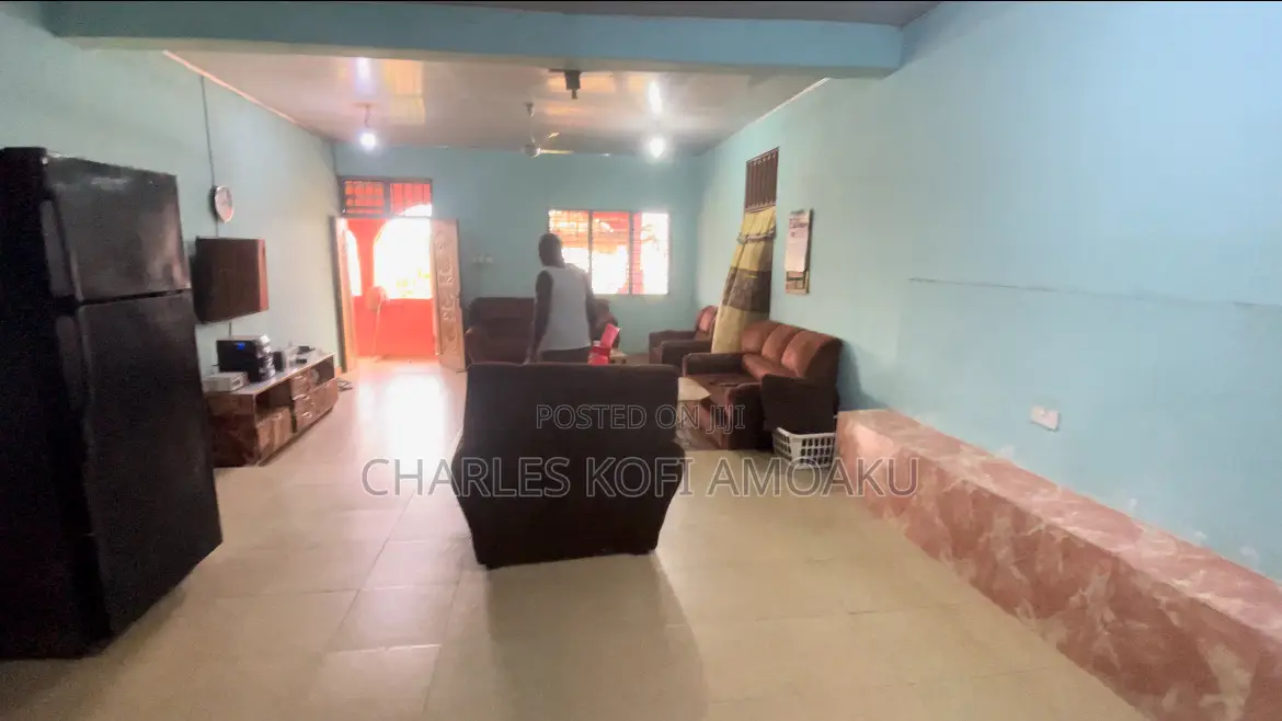 5bdrm House in The Danso Family, Top Base for sale