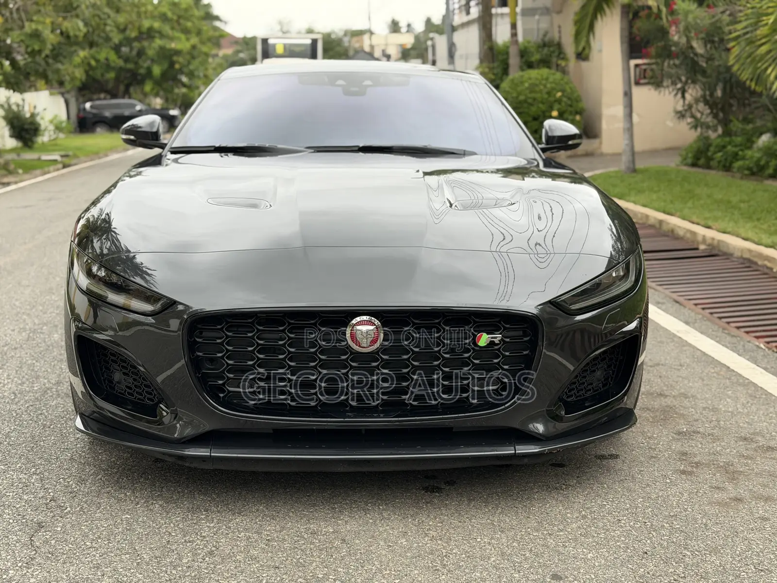 Jaguar F-Type R Coupe AWD 2023 Gray
