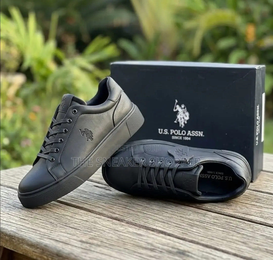 Polo Casual All Black Sneakers