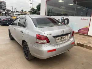 Toyota Belta 2012 Silver