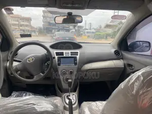 Toyota Belta 2012 Silver