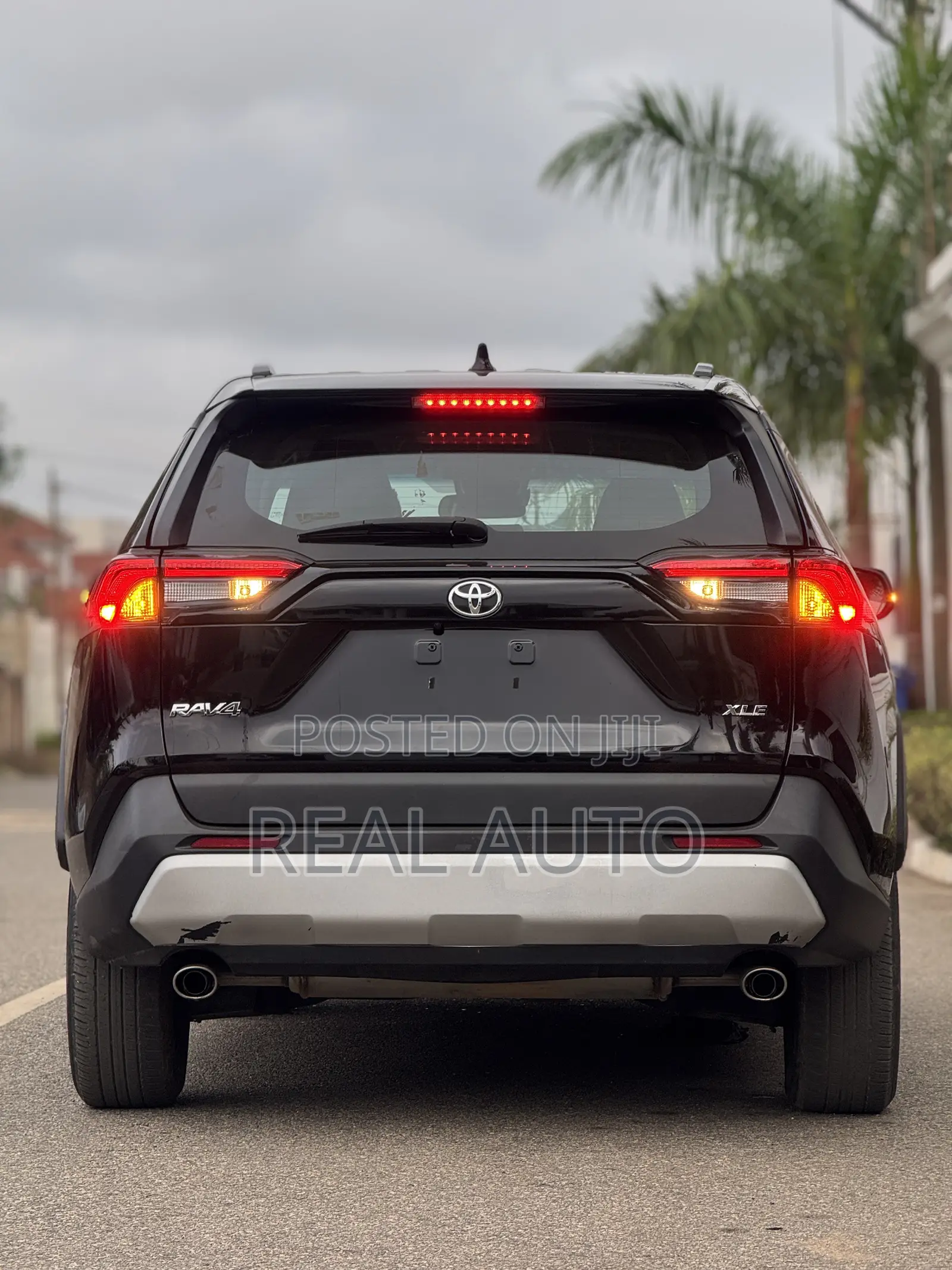 Toyota RAV4 XLE Premium AWD 2024 Black