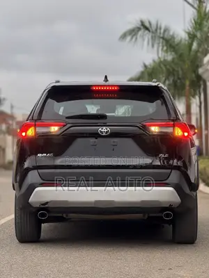 Toyota RAV4 XLE Premium AWD 2024 Black