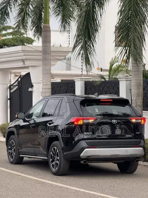 Toyota RAV4 XLE Premium AWD 2024 Black