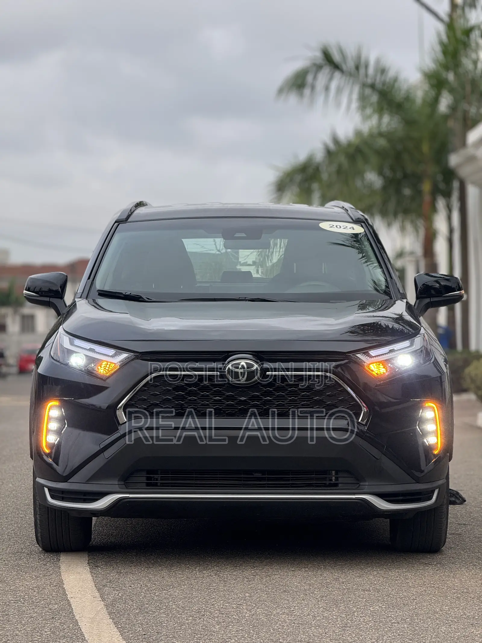 Toyota RAV4 XLE Premium AWD 2024 Black