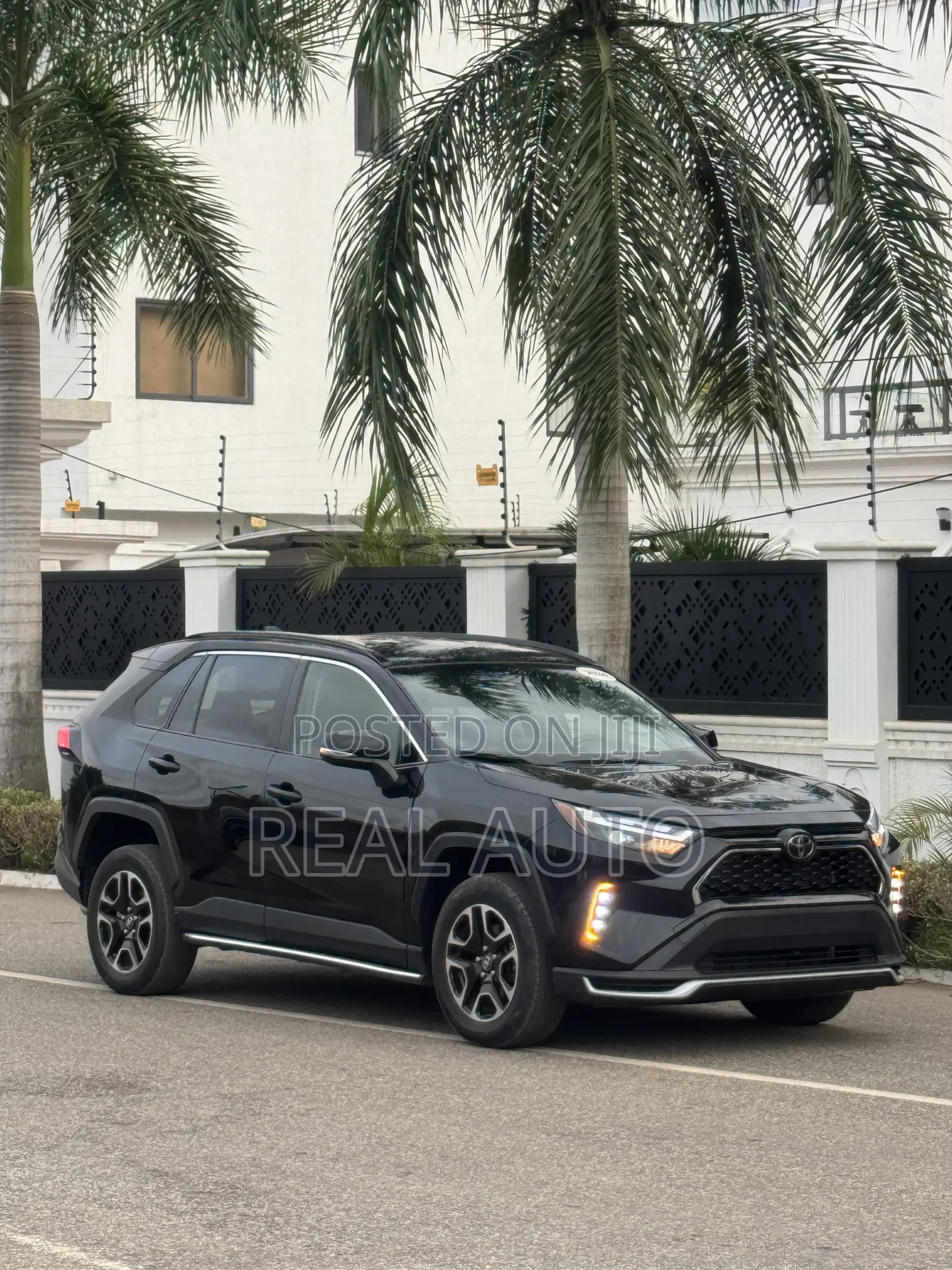 Toyota RAV4 XLE Premium AWD 2024 Black