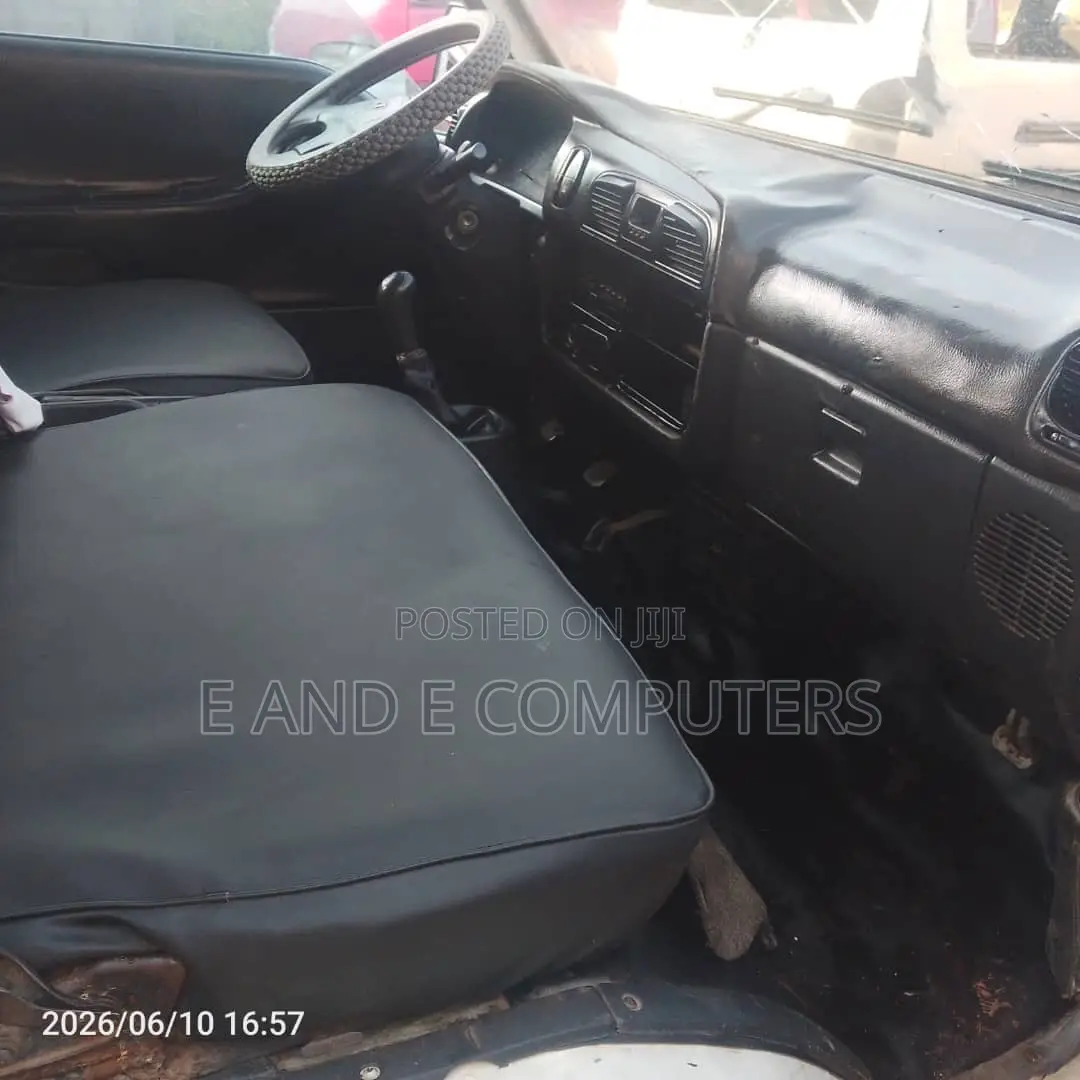 Hyundai H-100 2004 White