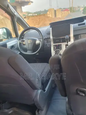 Toyota Voxy V 2WD 7-Seater 2015 Black