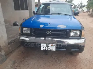Toyota Hilux 2003 Black