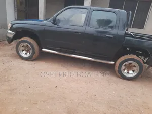 Toyota Hilux 2003 Black