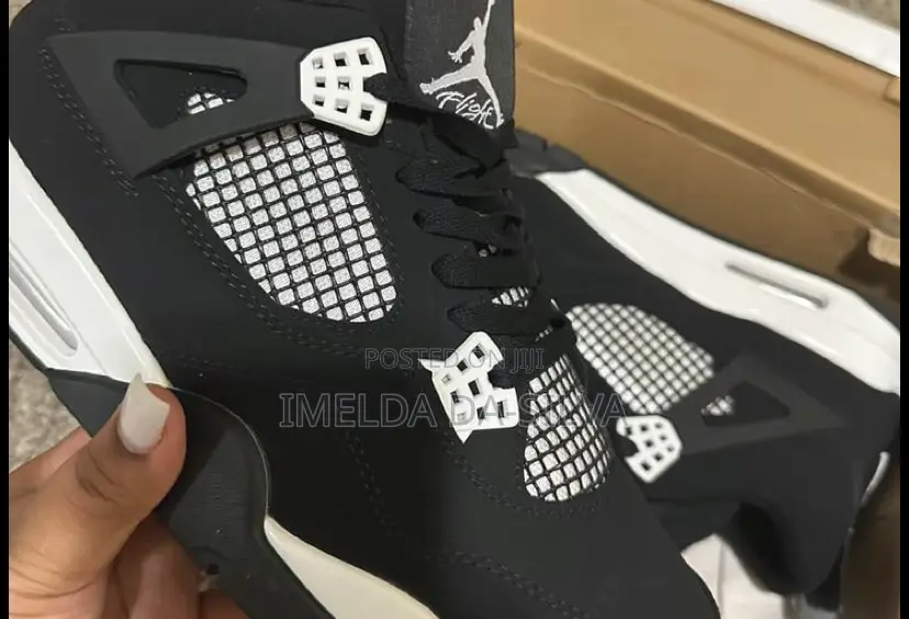 Air Jordan 4 Retro White Thunder