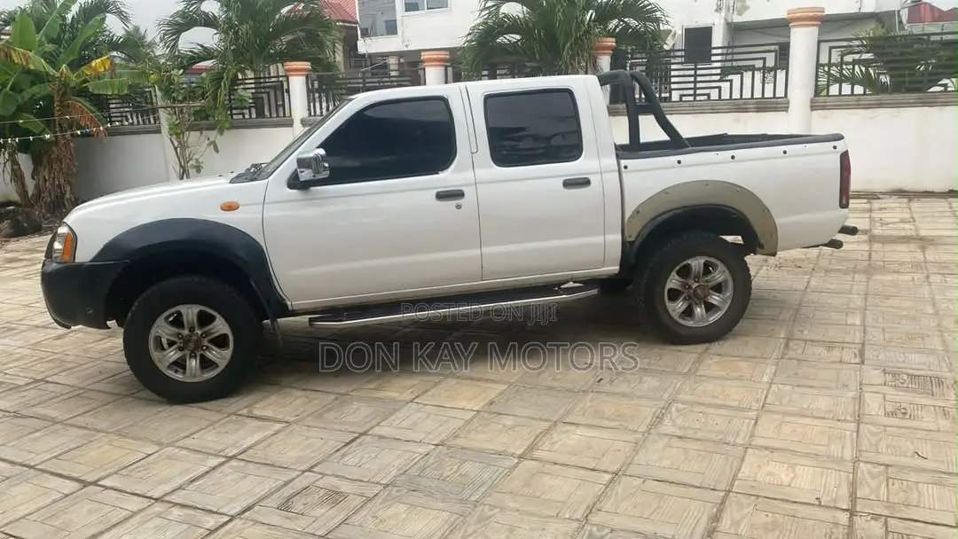 Nissan Hardbody 2018 White