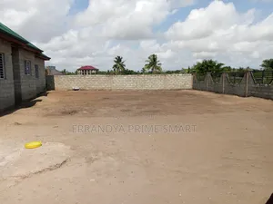 5bdrm House in Afuaman, Manhean for sale