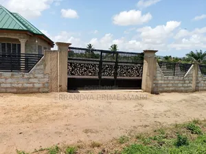 5bdrm House in Afuaman, Manhean for sale