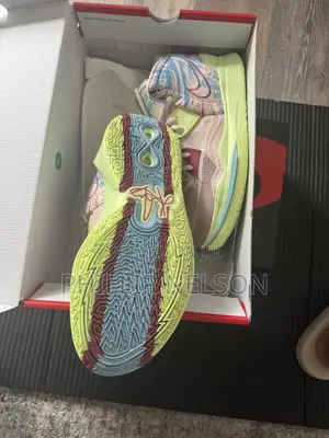 Kyrie Infinity Basketball Sneakers