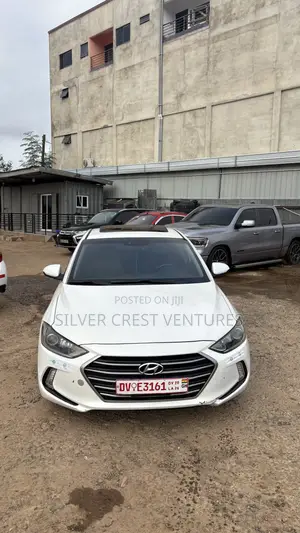 Hyundai Elantra Limited Sedan FWD (2.0L 4cyl 6A) 2017 White