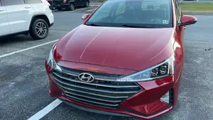 Hyundai Elantra SEL 2019 Red