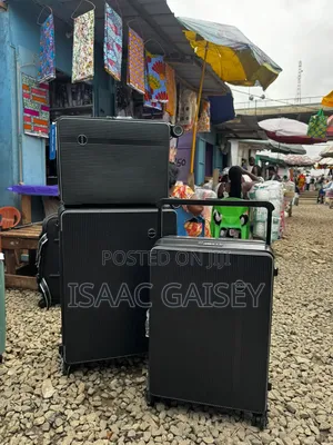 Premium Quality Executive Anticrake Luggages With Cup Holder
