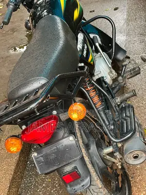 Bajaj Boxer 150 UG 2024