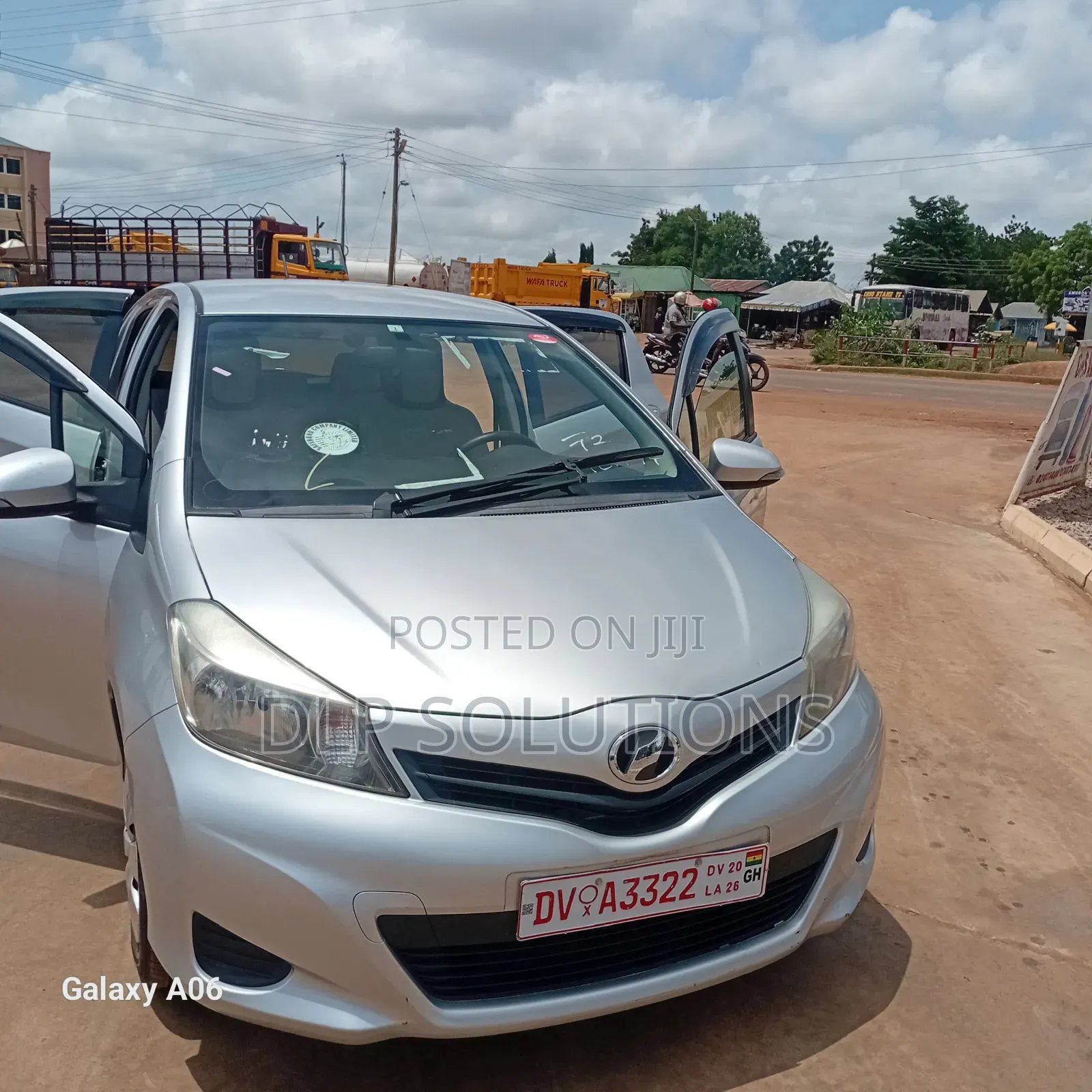 Toyota Vitz 2012 Silver