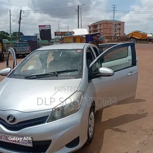 Toyota Vitz 2012 Silver