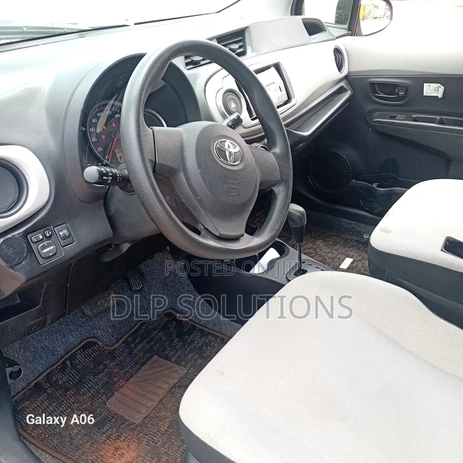 Toyota Vitz 2012 Silver