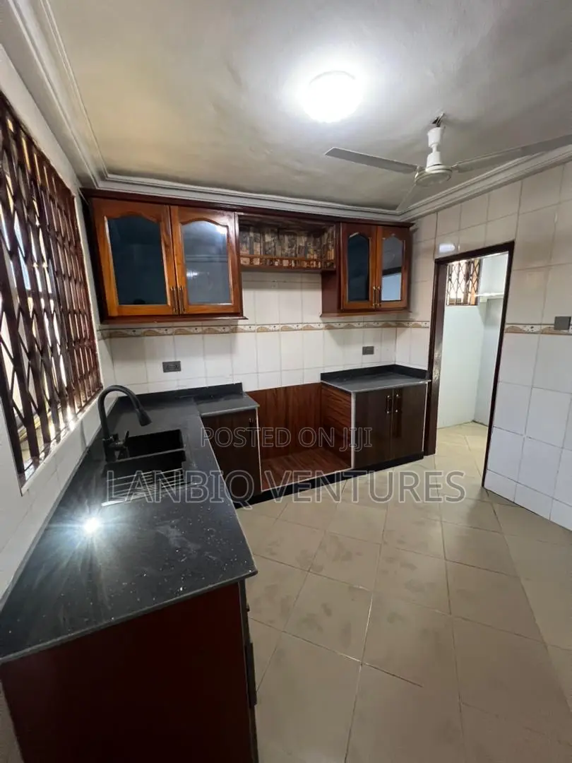 4bdrm House in Ashomang Estate for sale