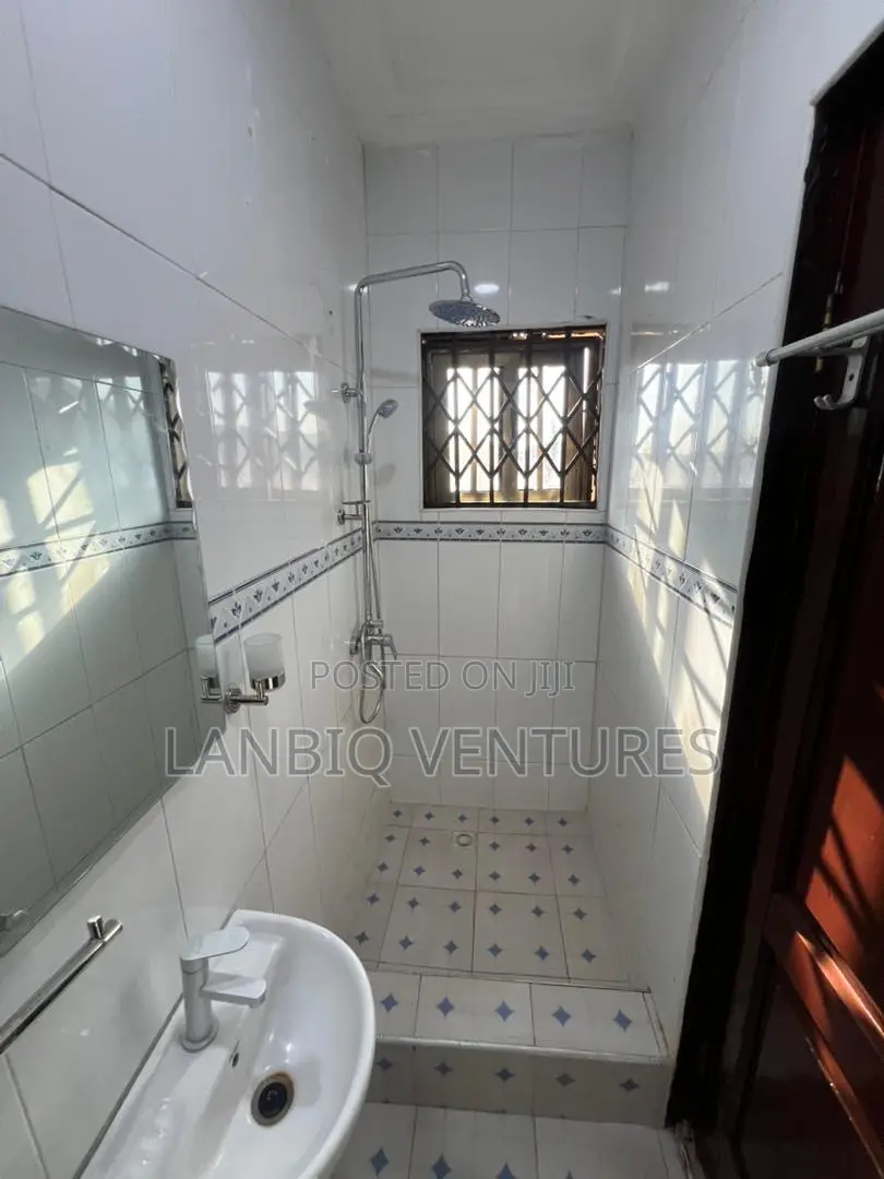 4bdrm House in Ashomang Estate for sale