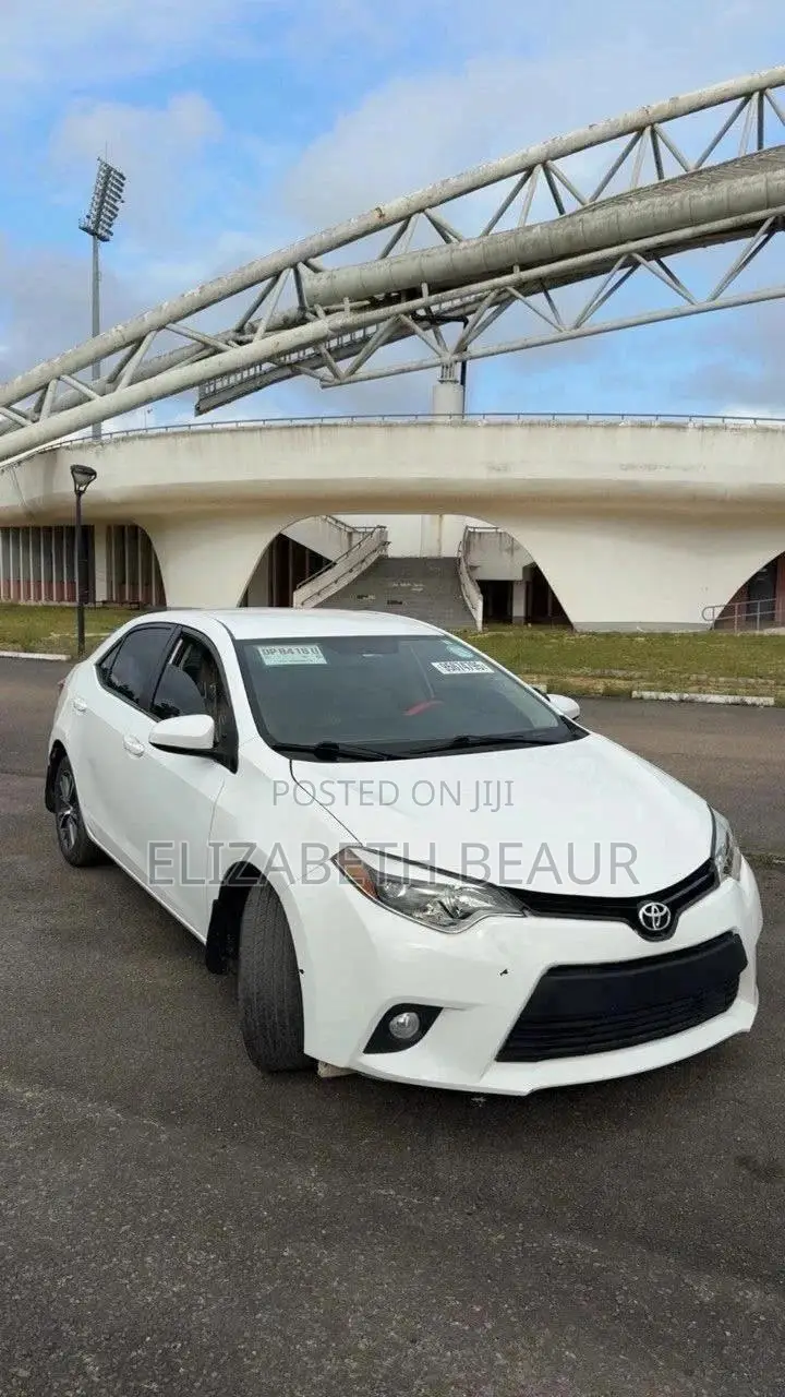 Toyota Corolla LE 4dr Sedan (1.8L 4cyl CVT) 2016 White