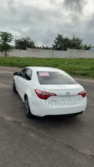 Toyota Corolla LE 4dr Sedan (1.8L 4cyl CVT) 2016 White