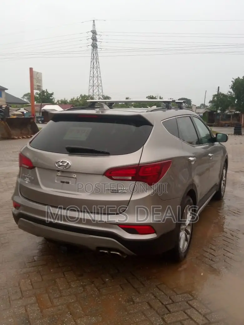Hyundai Santa Fe SE AWD 2017 Brown