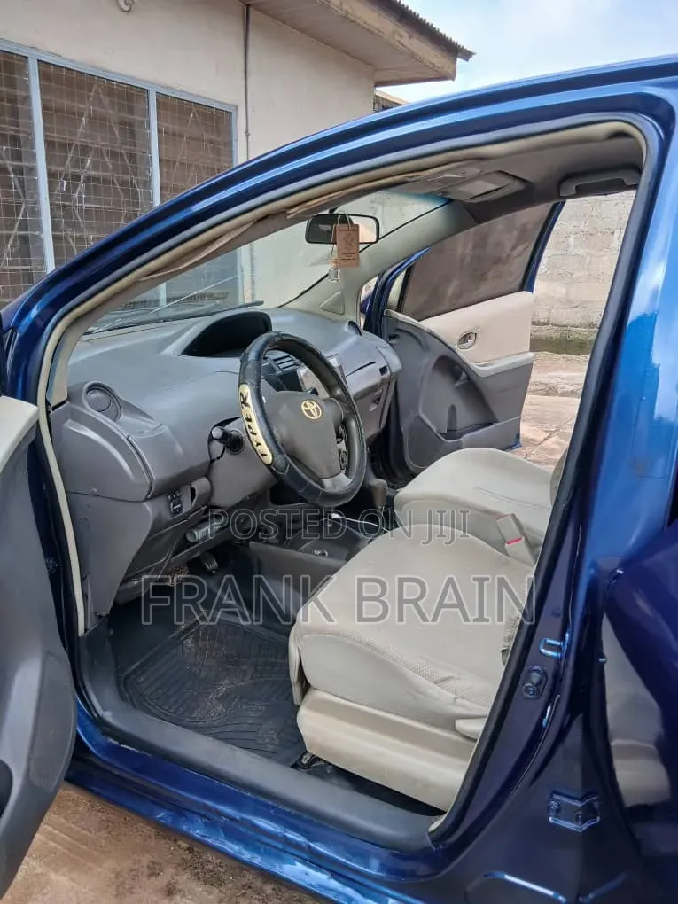 Toyota Vitz 1.3 AWD 3dr 2010 Blue