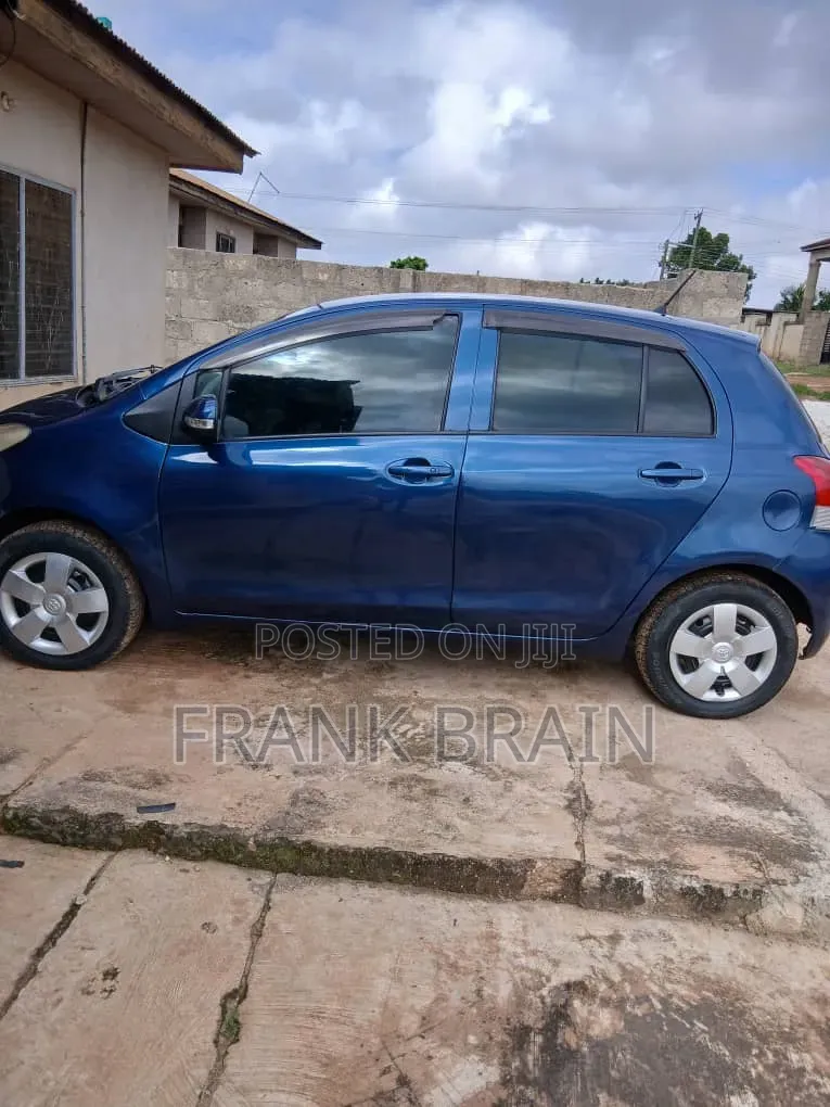Toyota Vitz 1.3 AWD 3dr 2010 Blue
