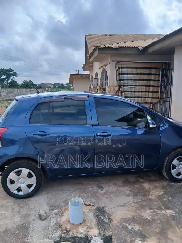 Toyota Vitz 1.3 AWD 3dr 2010 Blue