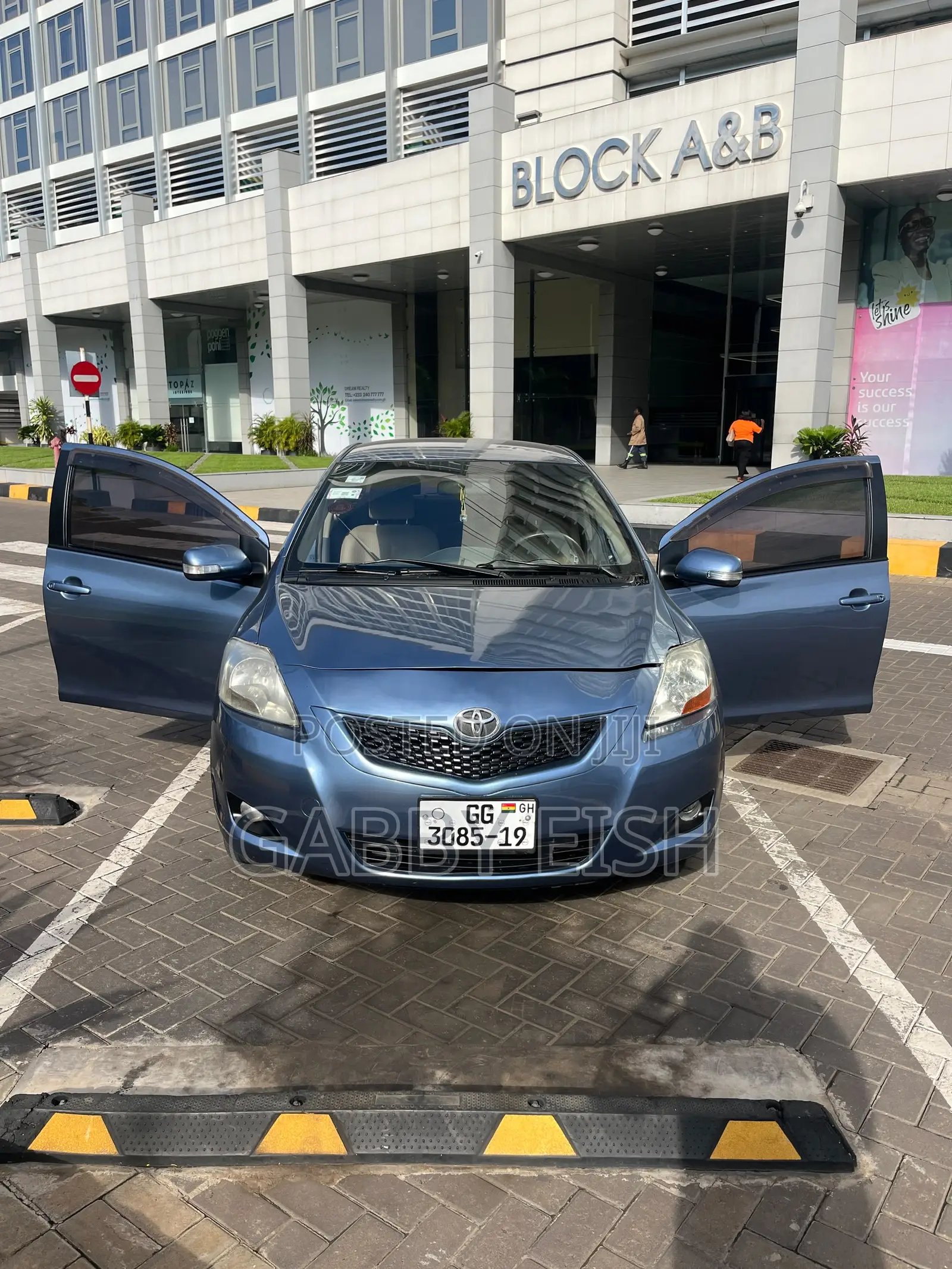 Toyota Belta 2010 Blue