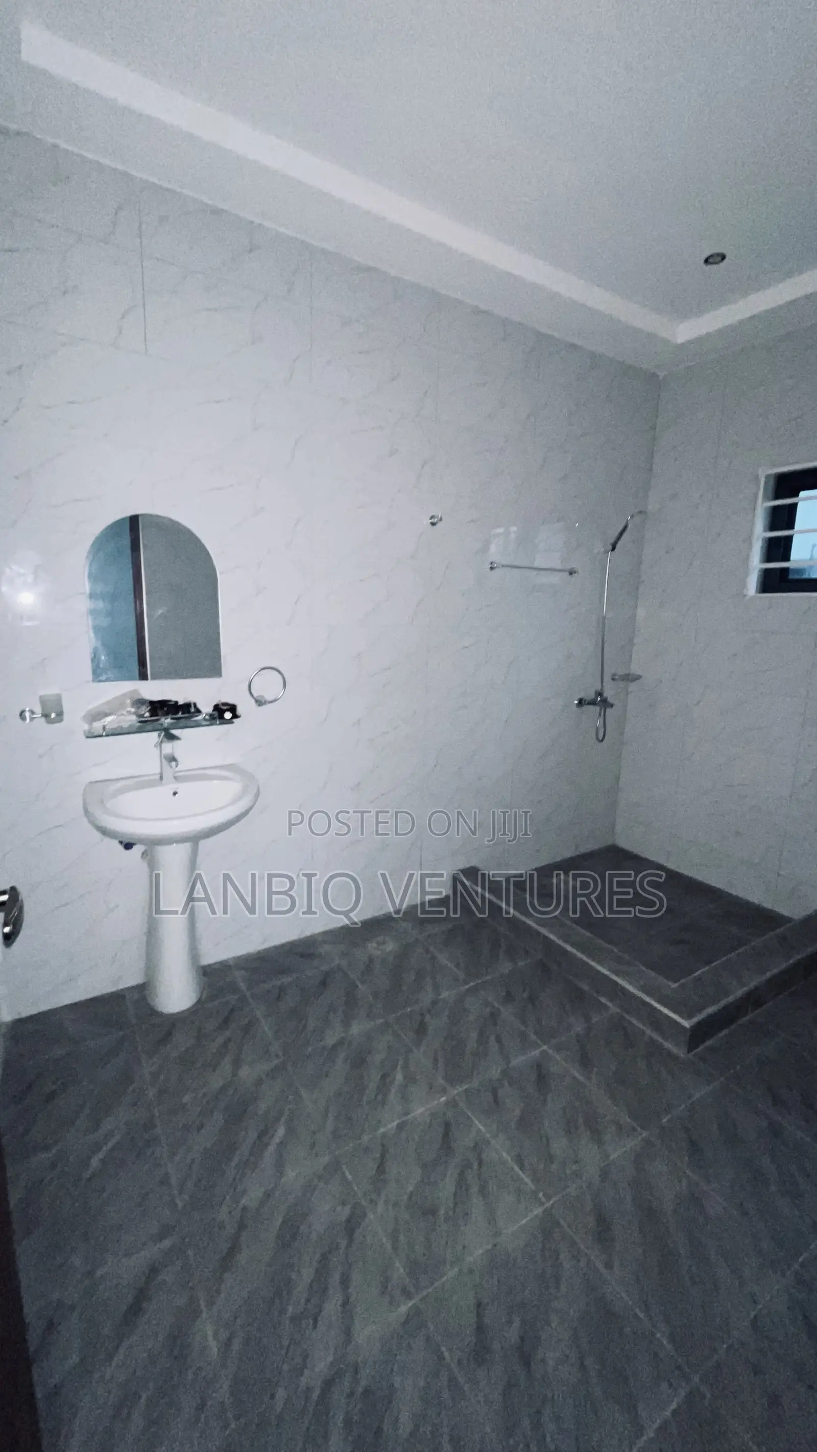 3bdrm House in Oyarifa for sale