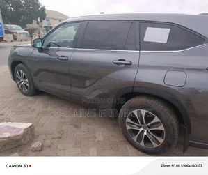 Toyota Highlander XLE 2021 Gray