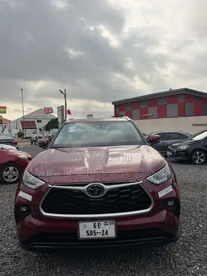 Toyota Highlander XLE 2022 Red