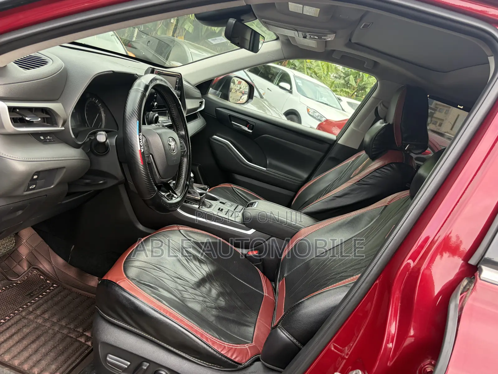 Toyota Highlander XLE 2022 Red