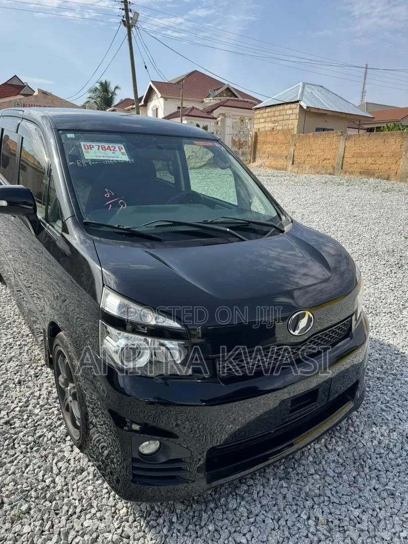 Toyota Voxy 2012 Black