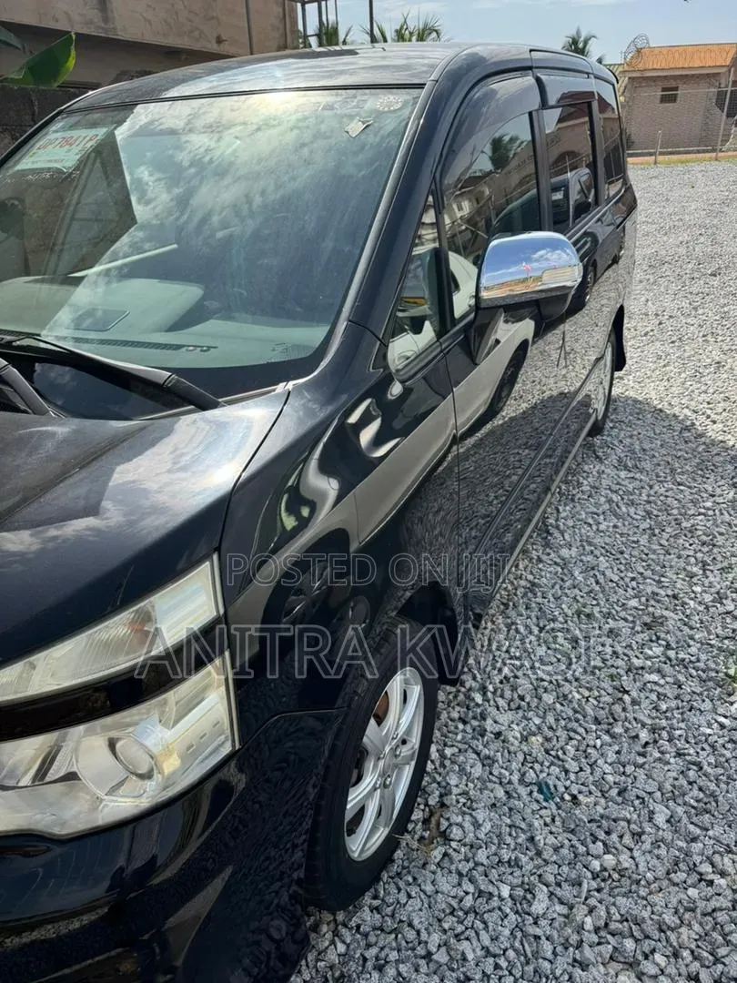 Toyota Voxy 2012 Black