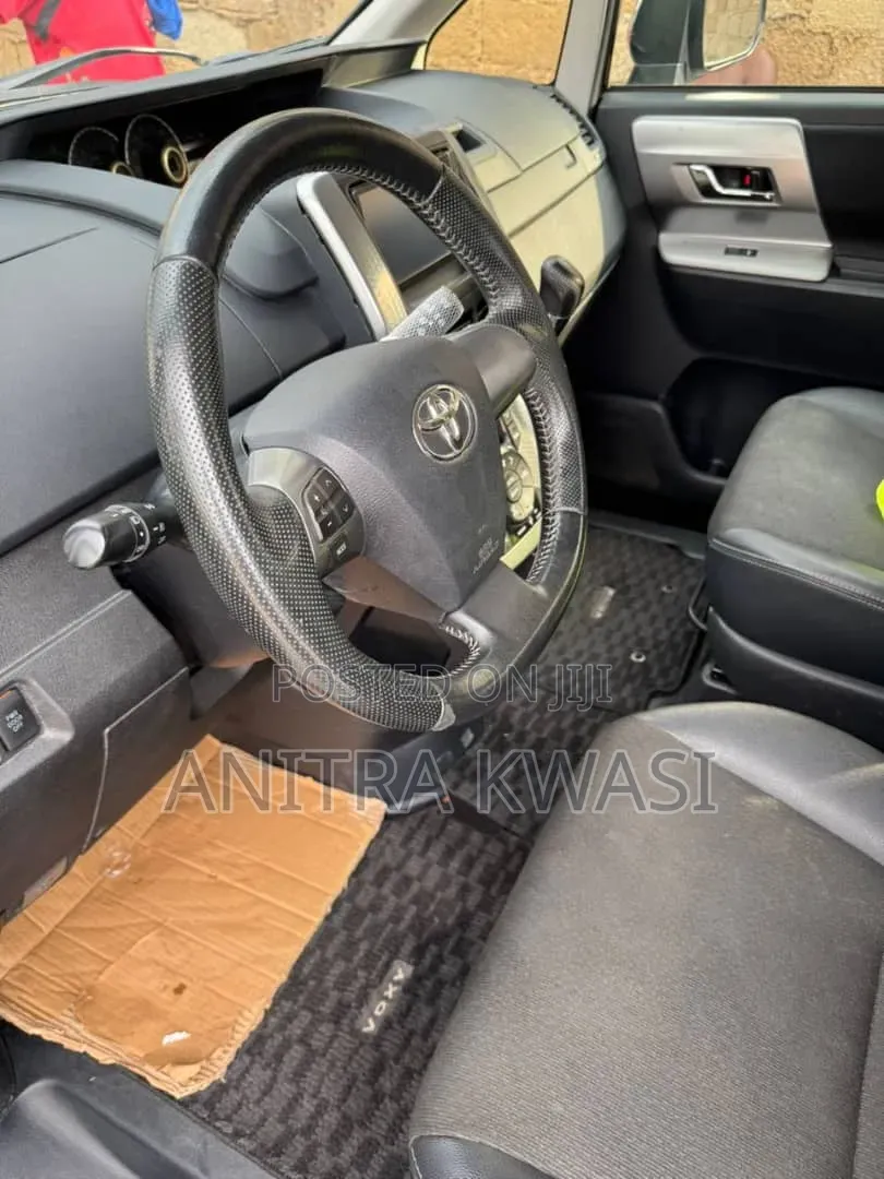 Toyota Voxy 2012 Black