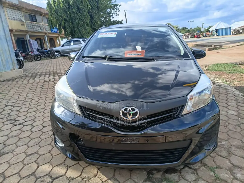 Toyota Yaris LE Hatchback 5dr 2015 Black