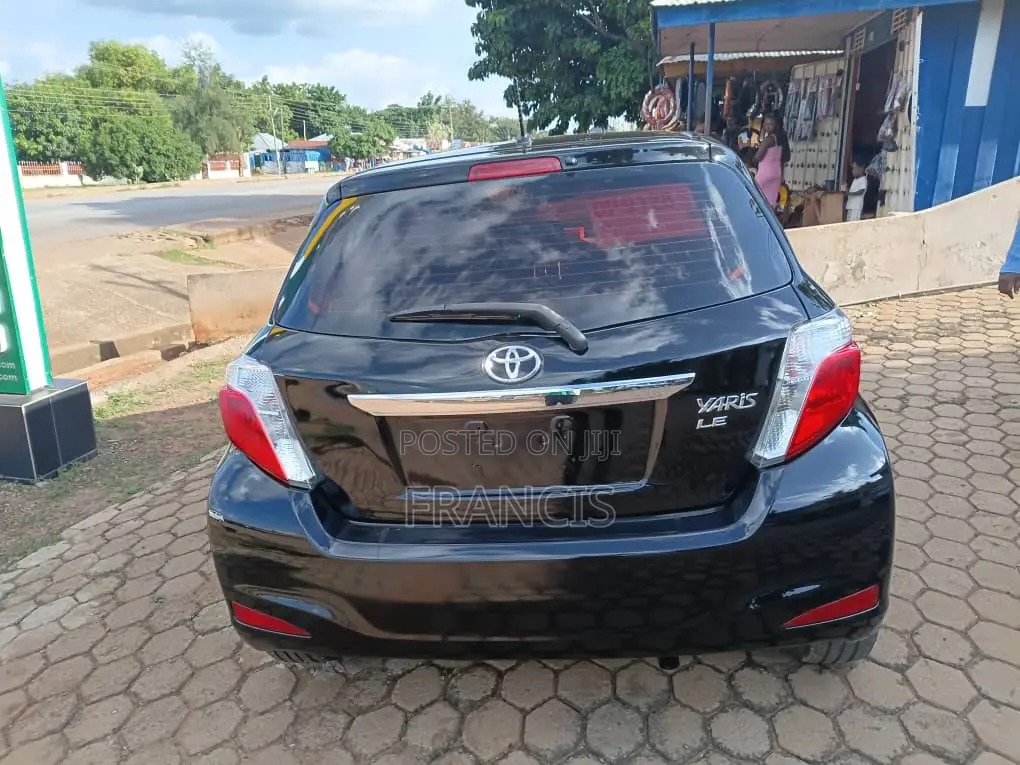 Toyota Yaris LE Hatchback 5dr 2015 Black