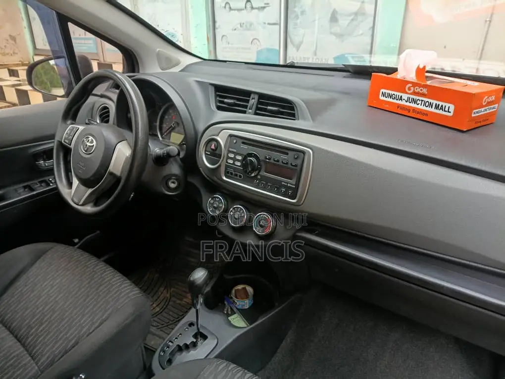 Toyota Yaris LE Hatchback 5dr 2015 Black
