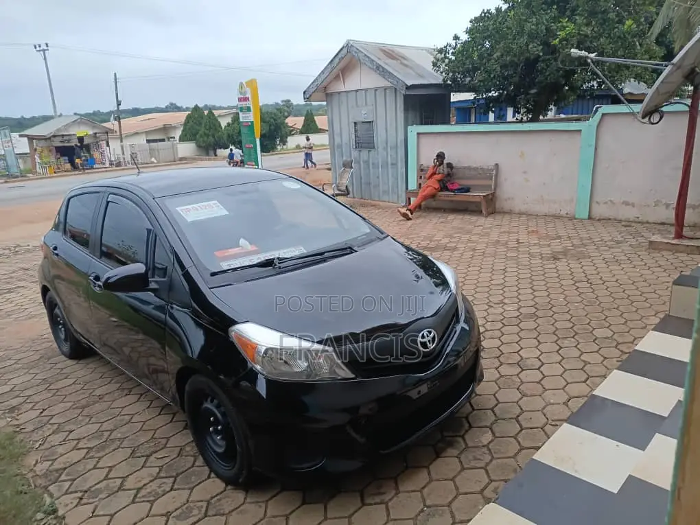 Toyota Yaris LE Hatchback 5dr 2015 Black