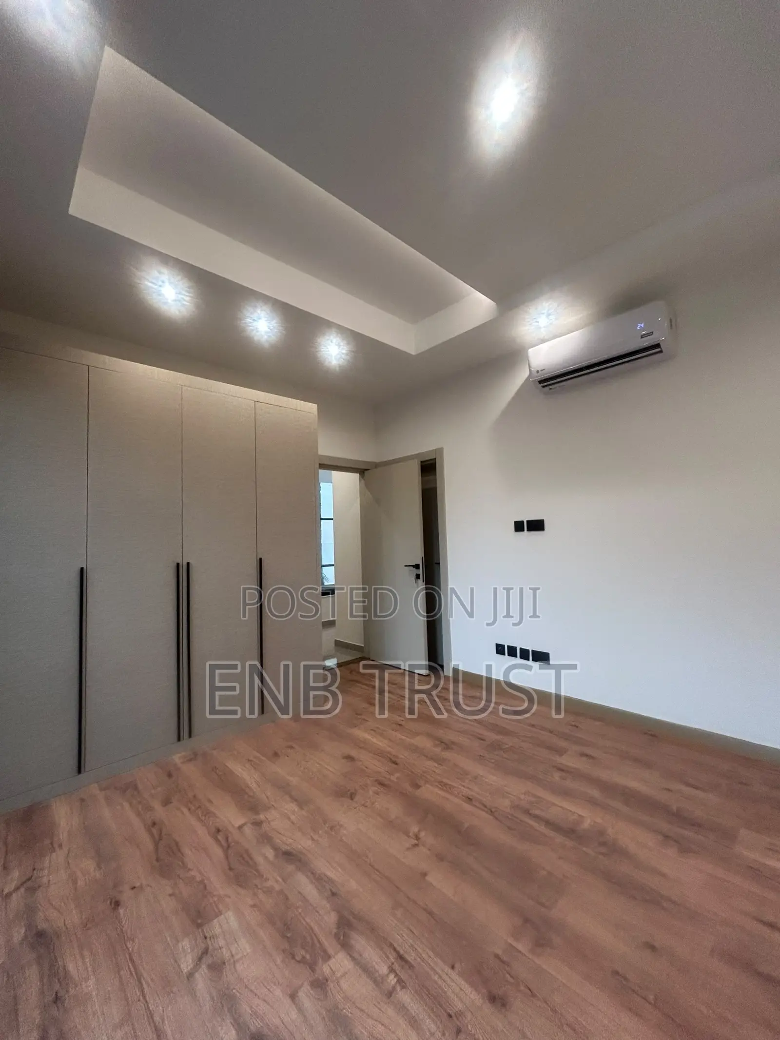 5bdrm Duplex in Ridge for sale
