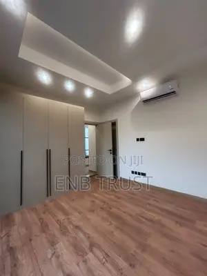 5bdrm Duplex in Ridge for sale