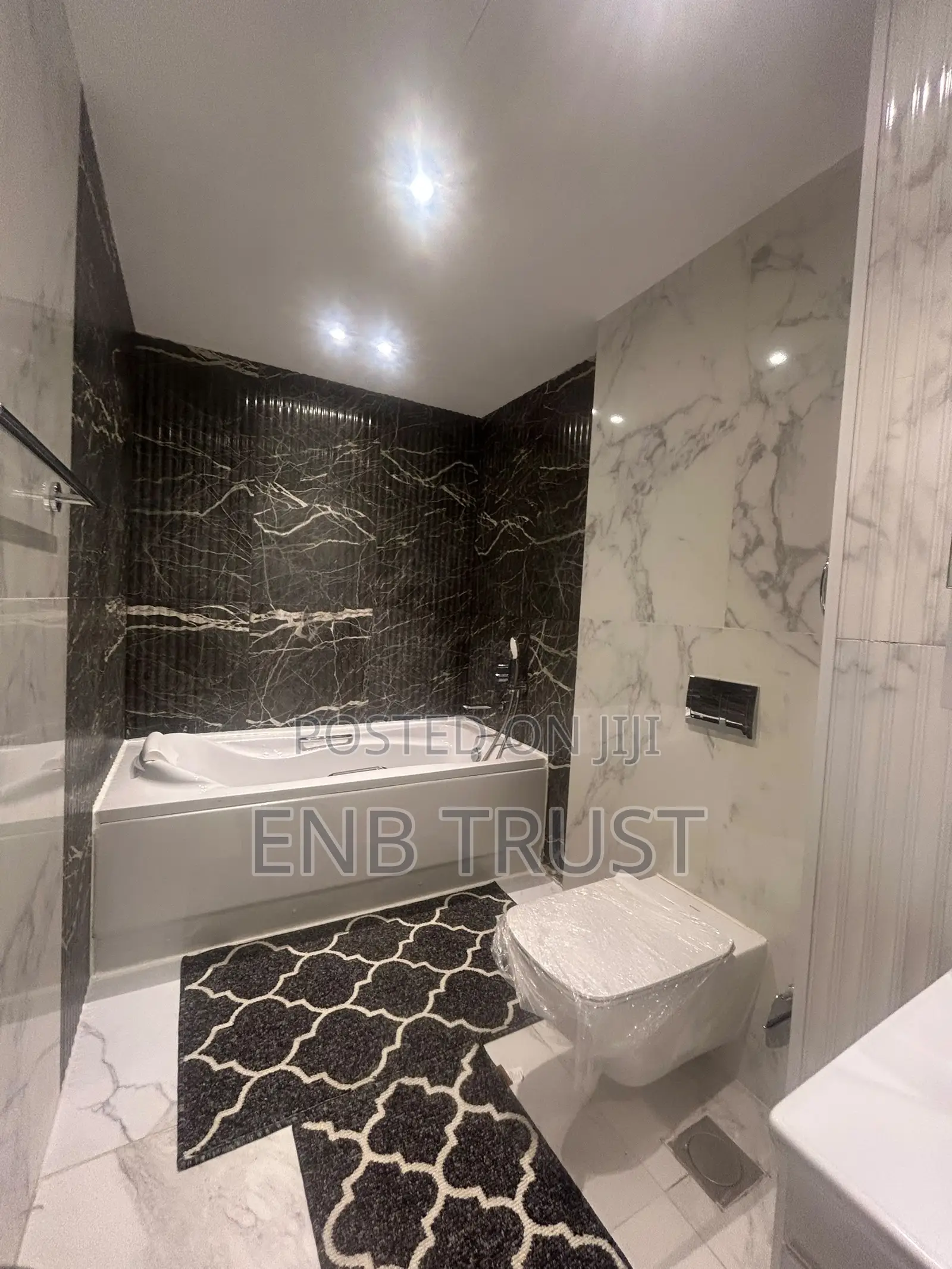 5bdrm Duplex in Ridge for sale