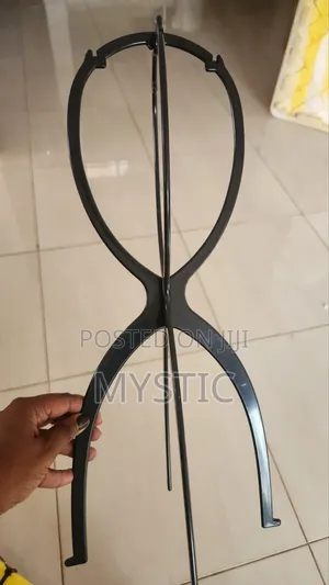 Clack Wig Stand
